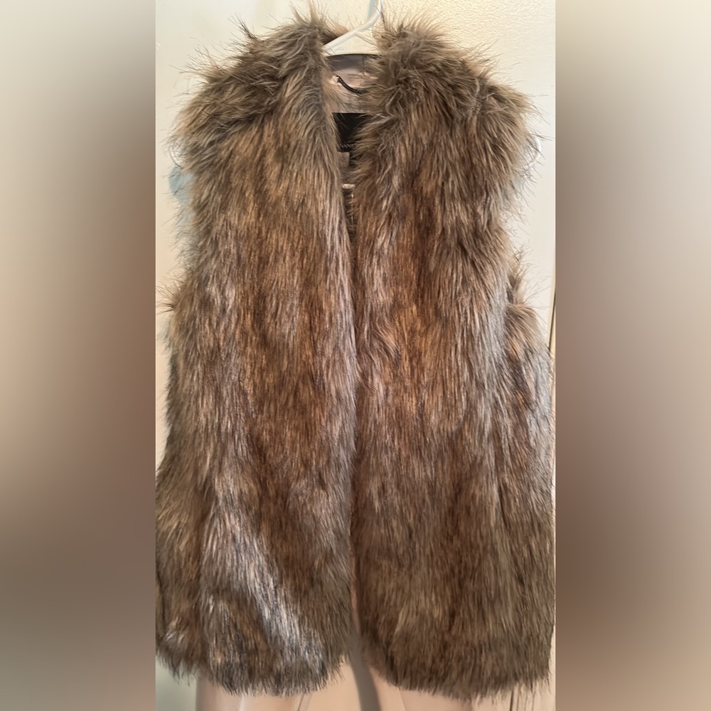 EUC Banana Republic faux fur vest